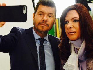 Martín Bossi interpretó a Cristina, y Tinelli la entrevistó Martín Bossi interpretó a Cristina, y Tinelli la entrevistó
