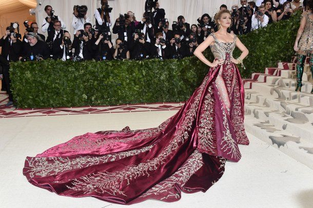 Blake Lively, muy elegante. <br>