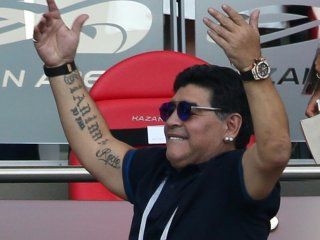 video: el homenaje a los idolos argentinos en el que no esta maradona por orden de flor de la v video: el homenaje a los idolos argentinos en el que no esta maradona por orden de flor de la v