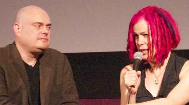 Andy y Lana Wachowski: la guionista de cine deberá suspender la fimación de la nueva Matrix por la pandemia de coronavirus para preservar la salud de la población