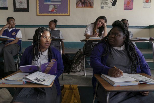 Dominique Fishback interpreta a Robin, una traficante de drogas adolescente