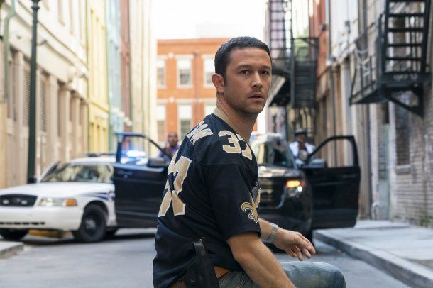 Joseph Gordon-Levitt es Frank, un policía local con un particular poder