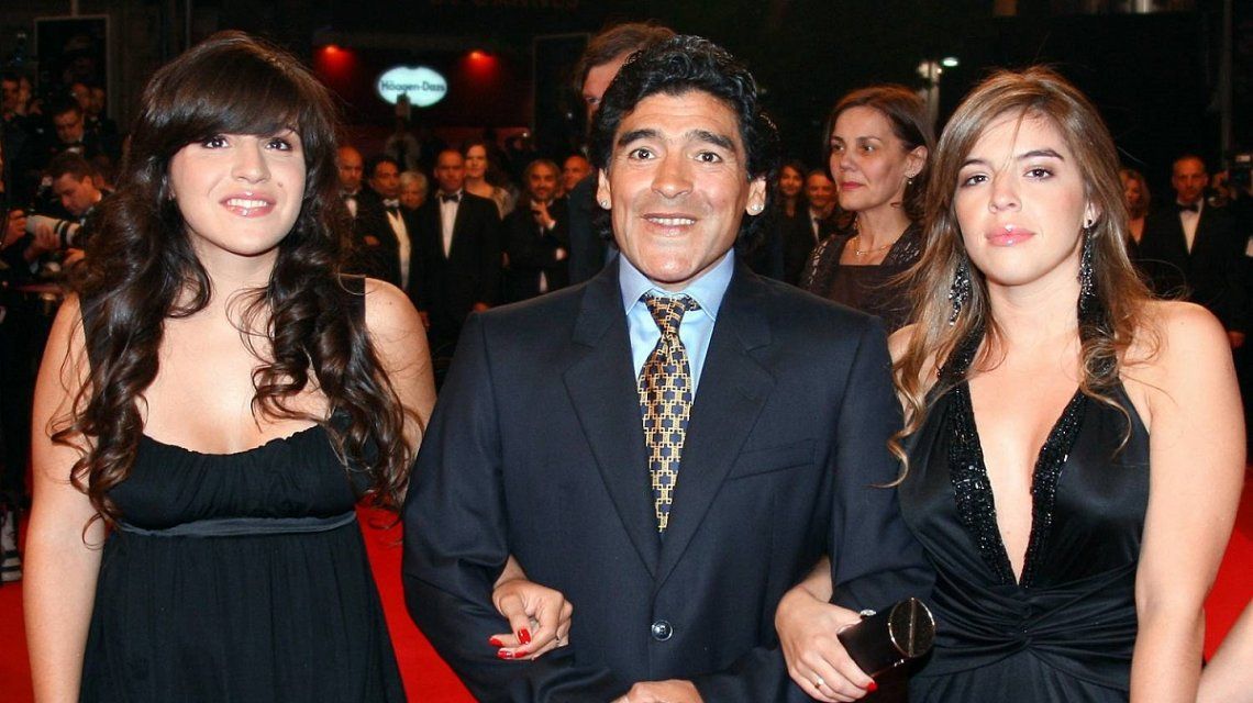 La guerra de Diego Maradona con sus hijas por el casamiento de Dalma