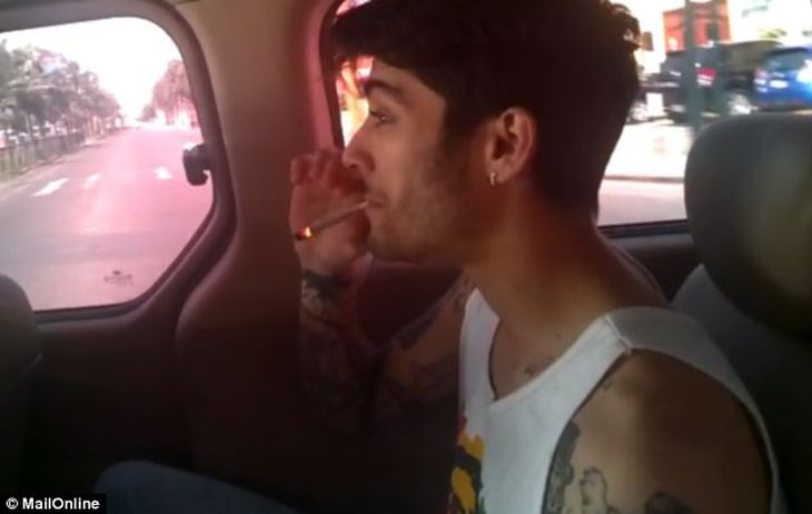 El video prohibido de Zayn & Louis, integrantes de One Direction, fumando marihuana
