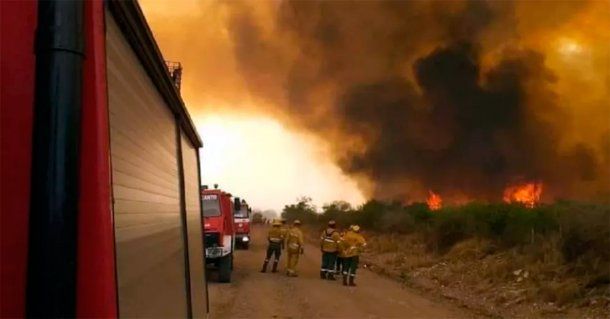 Córdoba: se mantienen dos focos de incendios en el valle de Traslasierra y hay 40 evacuados