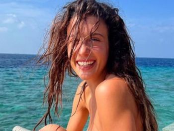 La actriz de La casa de papel María Pedraza, en topless con su novio en una isla