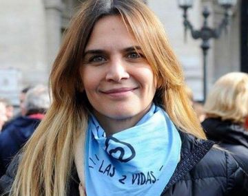 El blooper de Amalia Granata en TV: confundió la bandera de Venezuela con la de Colombia