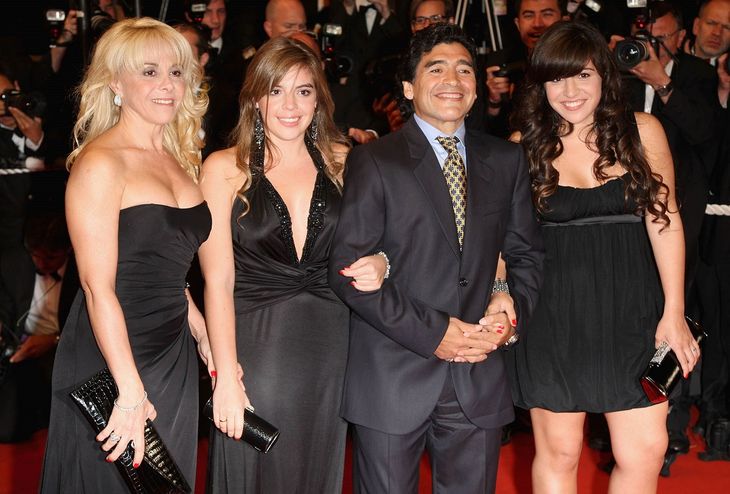 Diego Maradona lleva a Dalma y Gianinna a la justicia