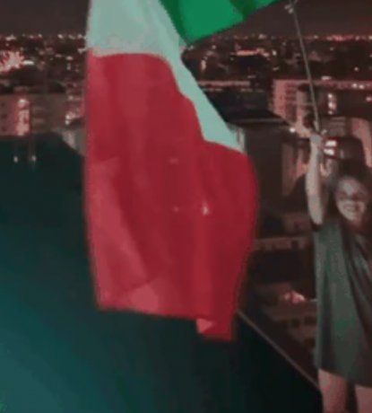 Wanda Nara festejó desde París.