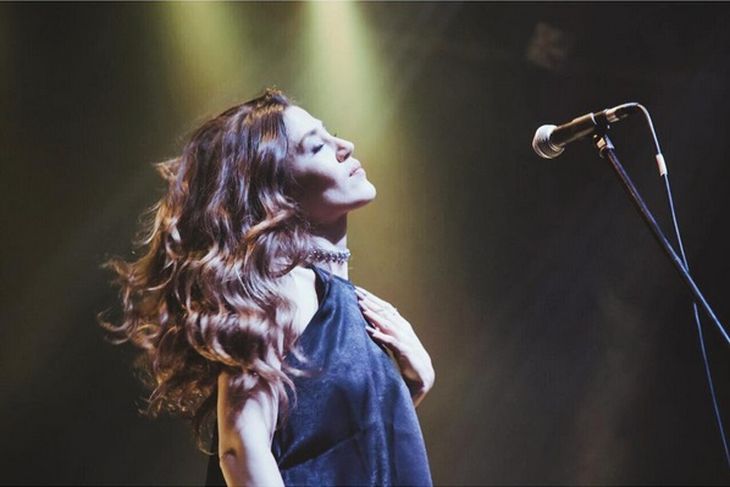 Jimena Barón presentó La tormenta, su segunda canción como solista: No aparezcas, no me quieras tentar