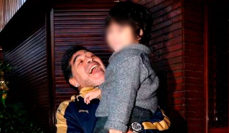 Diego Maradona junto a Dieguito Fernando hace algunos años